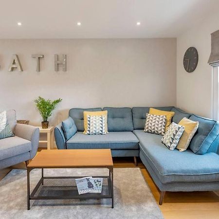 Fantastic 3-Bed House With Parking Villa Bath Exterior photo
