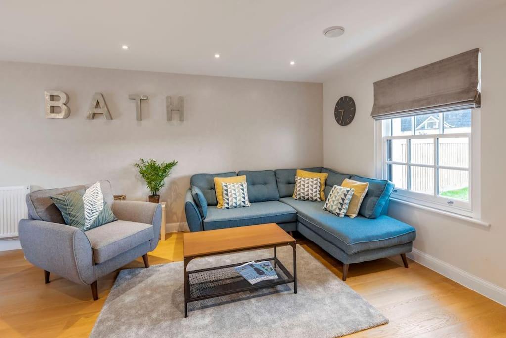 Fantastic 3-Bed House With Parking Villa Bath Exterior photo